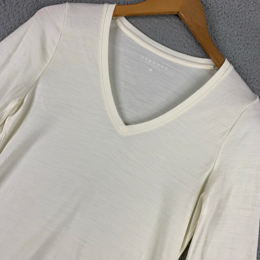 Unbound Merino Long Sleeve V-Neck T-Shirt Womens Medium M Ivory Cream Wool Layer - Picture 3 of 9